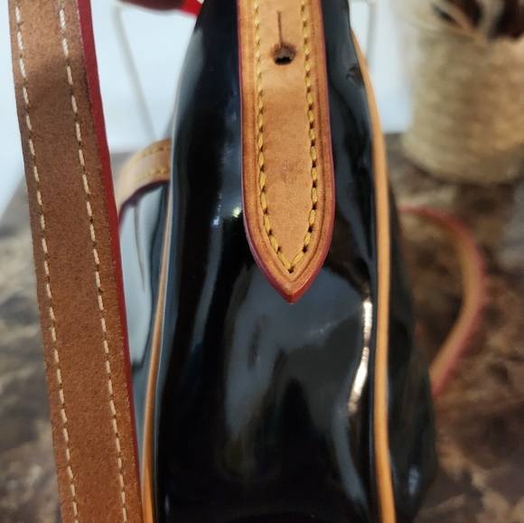 Dooney & Bourke Patent Leather Crossbody Bag EUC - Picture 13 of 16